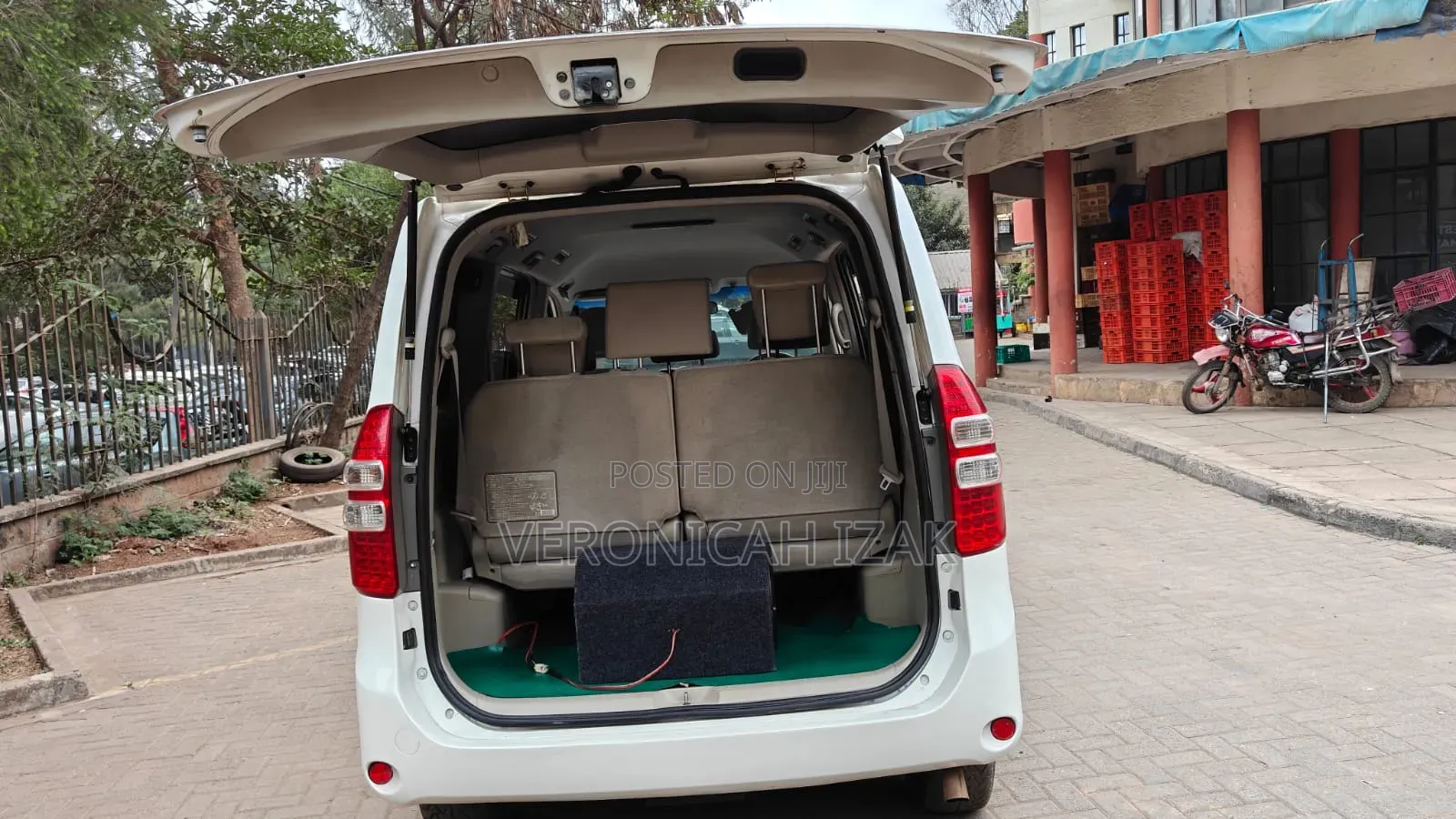 Toyota Noah 2011 White