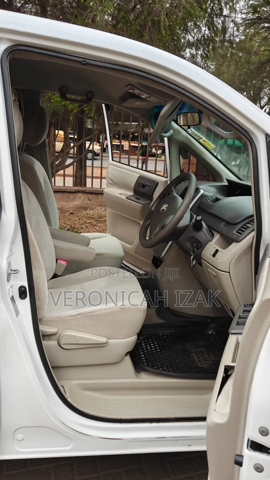 Toyota Noah 2011 White