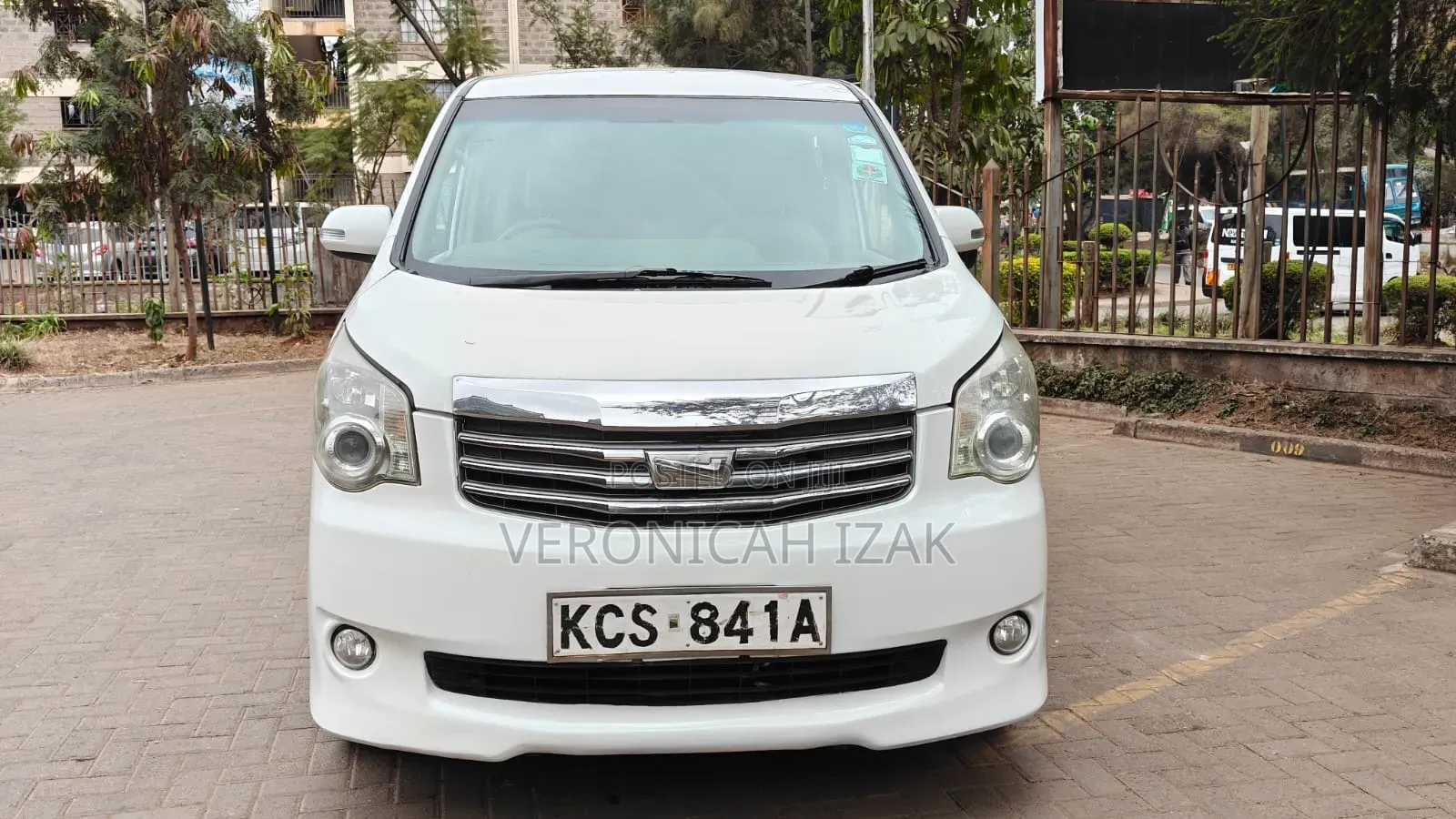 Toyota Noah 2011 White