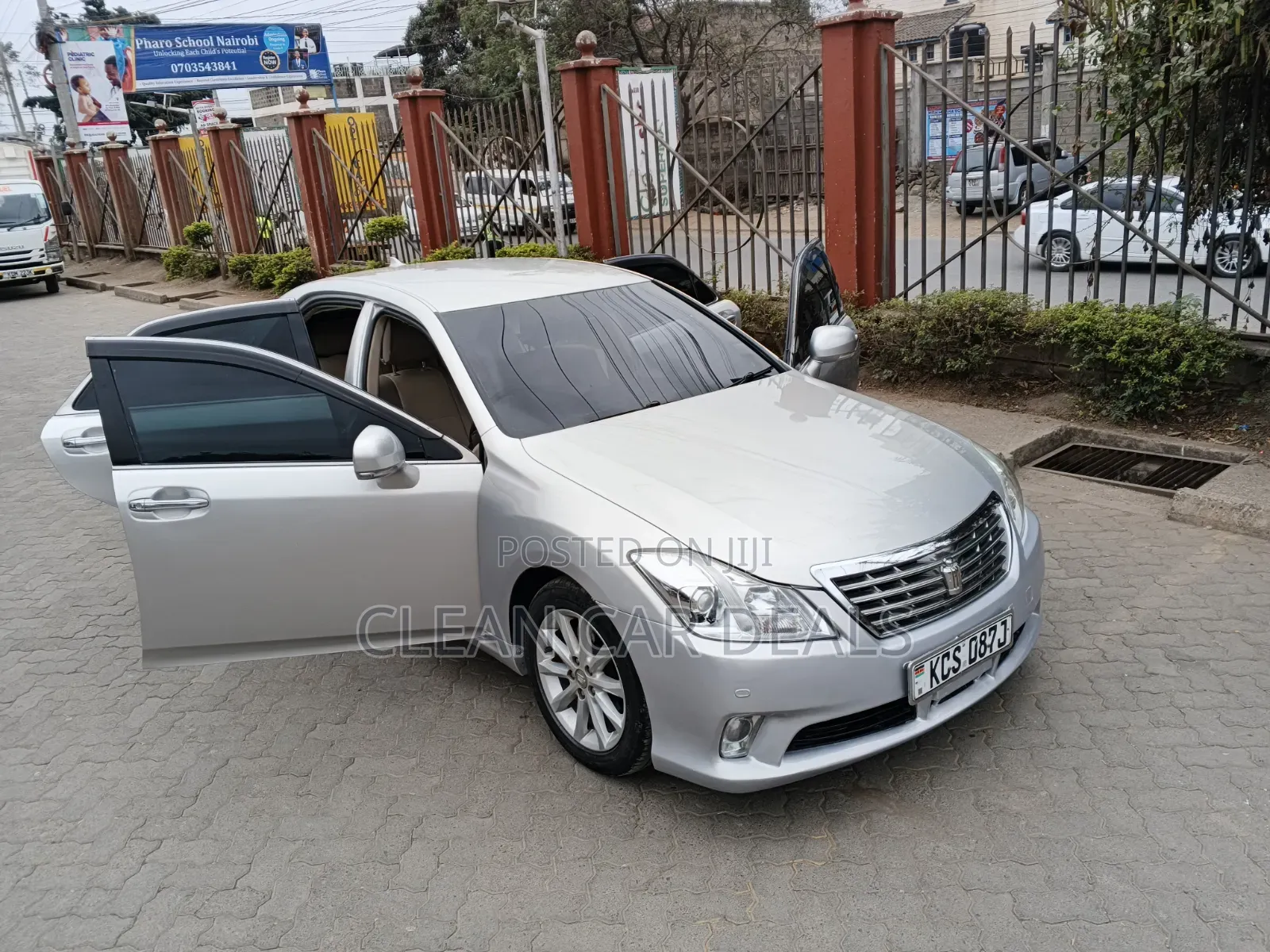 Toyota Crown 2012 Silver