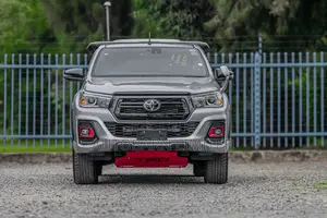 Toyota Hilux 2019 Silver