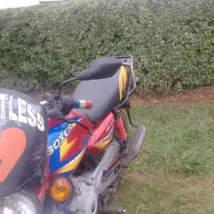 Bajaj Boxer 2025 Red