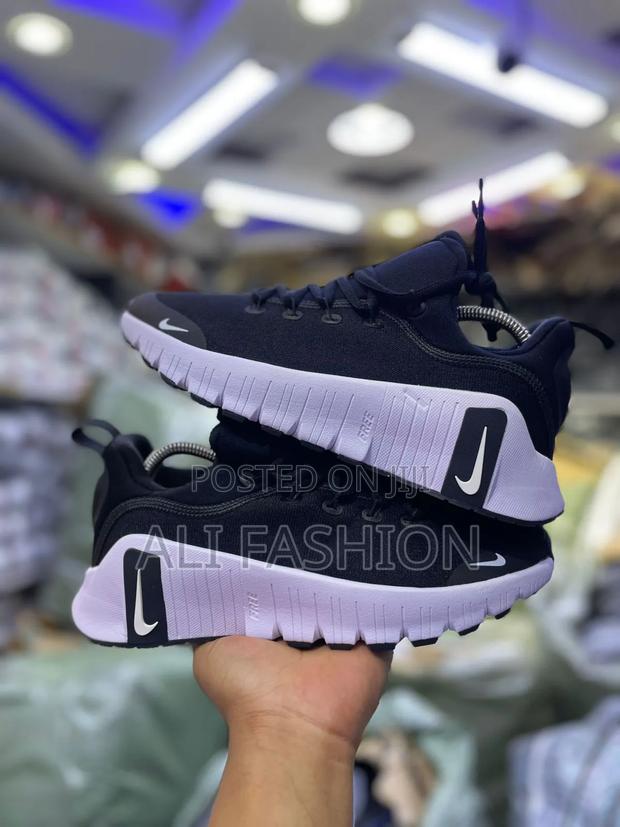 Metcon Sneakers - thumbnail 2