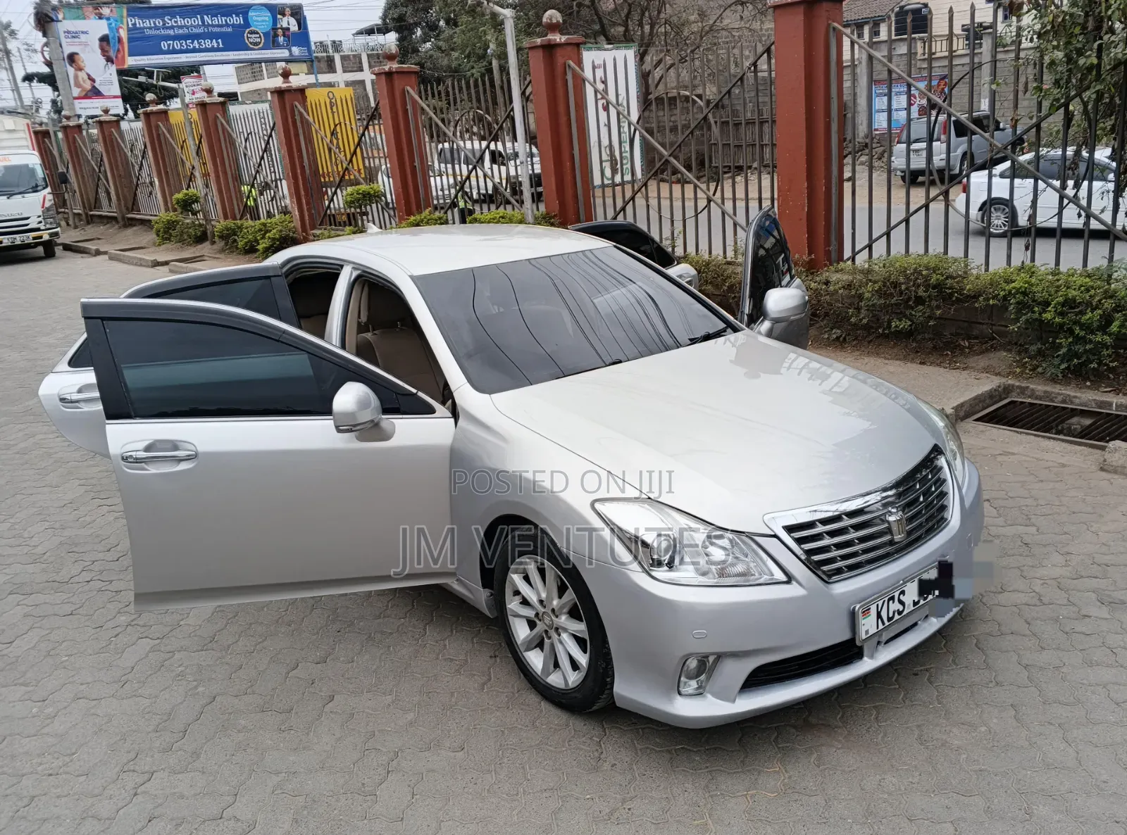 Toyota Crown 2012 Silver