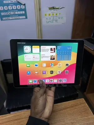 Apple iPad 9.7 128 GB Gray