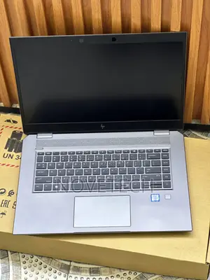 Laptop HP ZBook Studio G5 64GB Intel Core i9 SSD 512GB