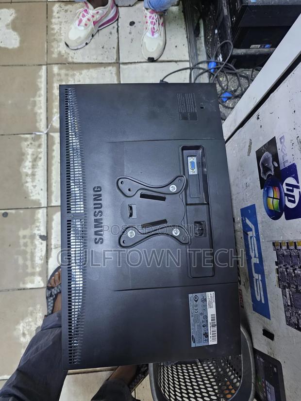 Samsung 22inches TFT No Stand - thumbnail 3