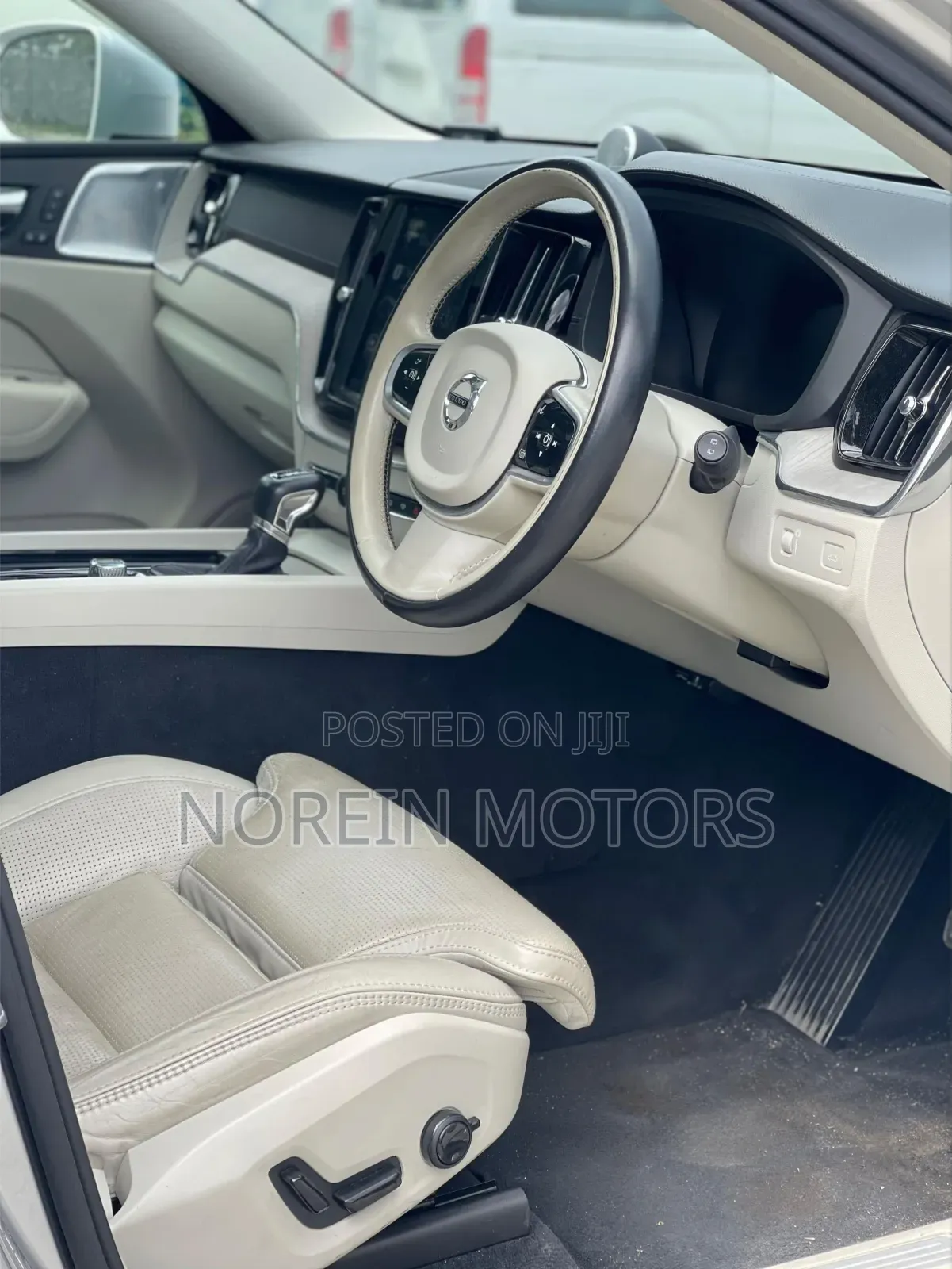 Volvo XC60 2020 Silver