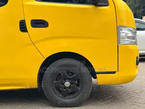 Nissan NV200 2013 Yellow