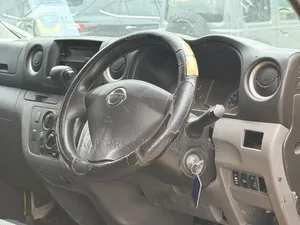 Nissan NV200 2013 Yellow