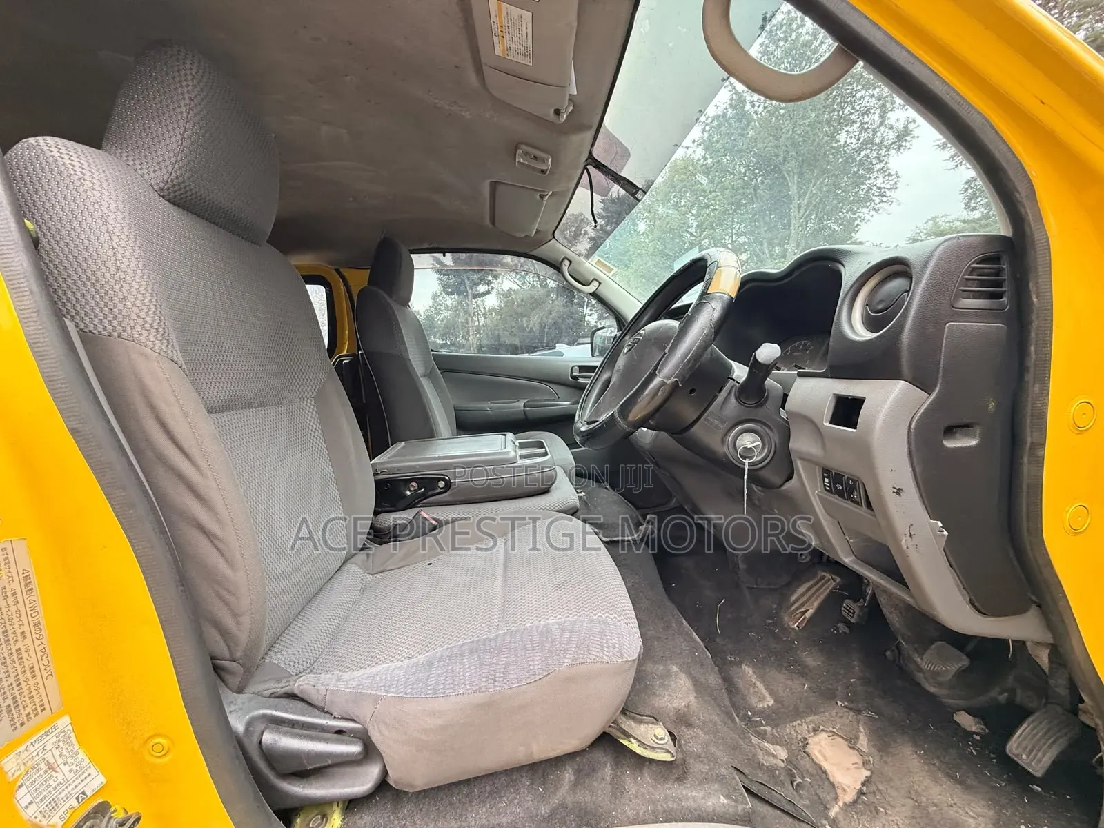 Nissan NV200 2013 Yellow