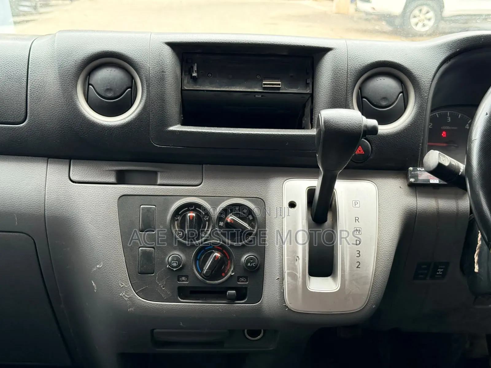 Nissan NV200 2013 Yellow