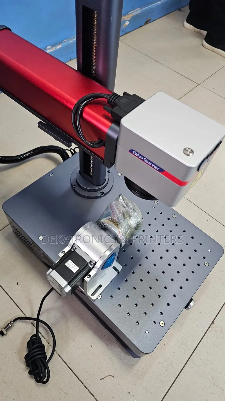 Yinghe 20w Desktop Laser Marking Machine (With Bottle Rotary)