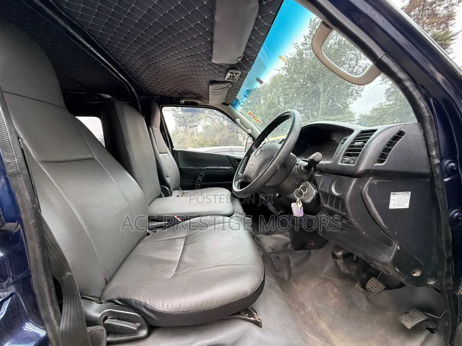 Toyota HiAce 2014 Blue