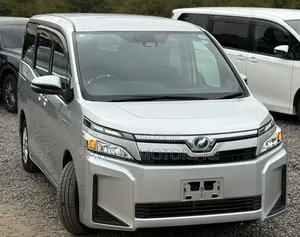 Toyota Voxy 2019 Silver