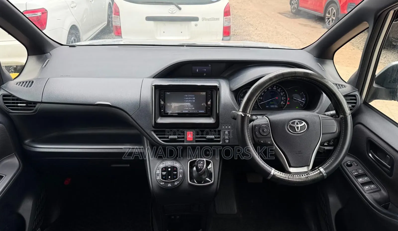 Toyota Voxy 2019 Silver