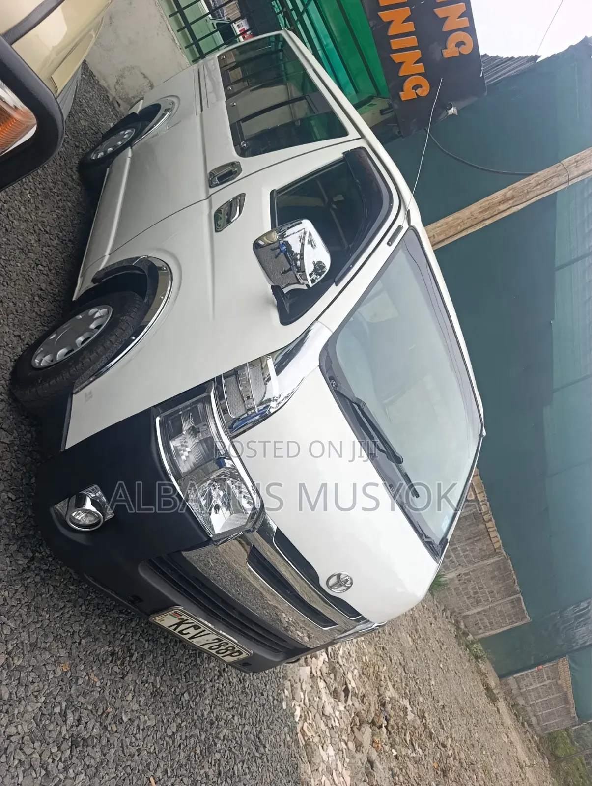 Toyota HiAce 2013 White