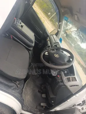 Toyota HiAce 2013 White