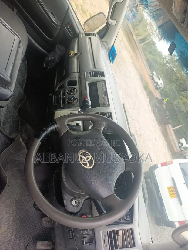 Toyota HiAce 2013 White - thumbnail 5