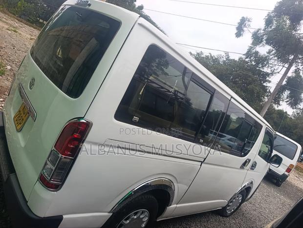 Toyota HiAce 2013 White - thumbnail 10