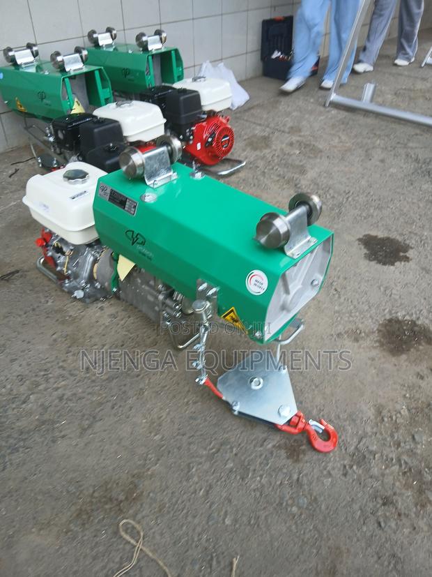 Heavy Duty Italian Construction Hoist – Honda Petrol Engine - thumbnail 2