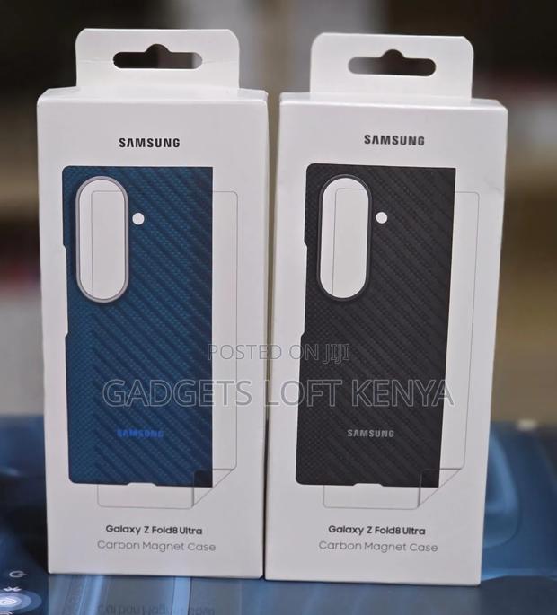 Samsung Galaxy Z Fold 8 Ultra Carbon Magnet Case