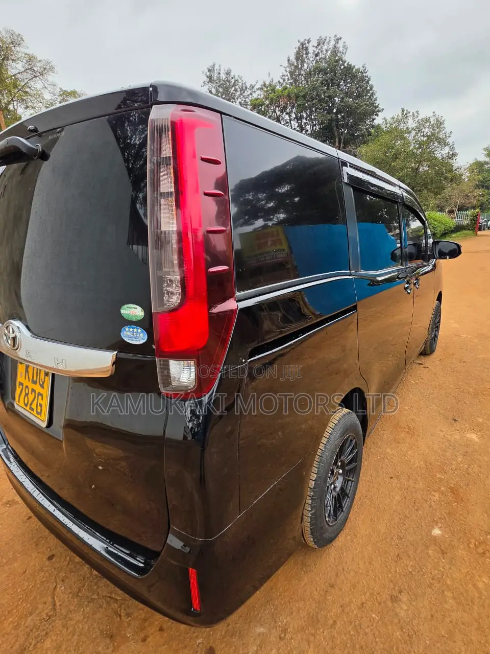 Toyota Noah 2016 Black