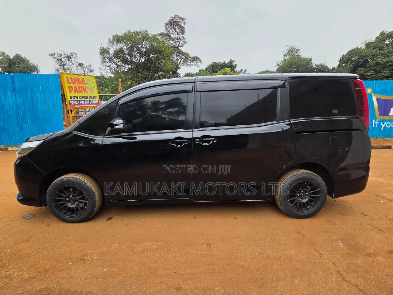 Toyota Noah 2016 Black