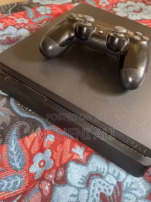 Playstation 4 Slim