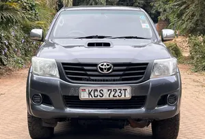 Toyota Hilux 2012 Gray