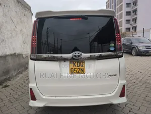 Toyota Noah 2017 White