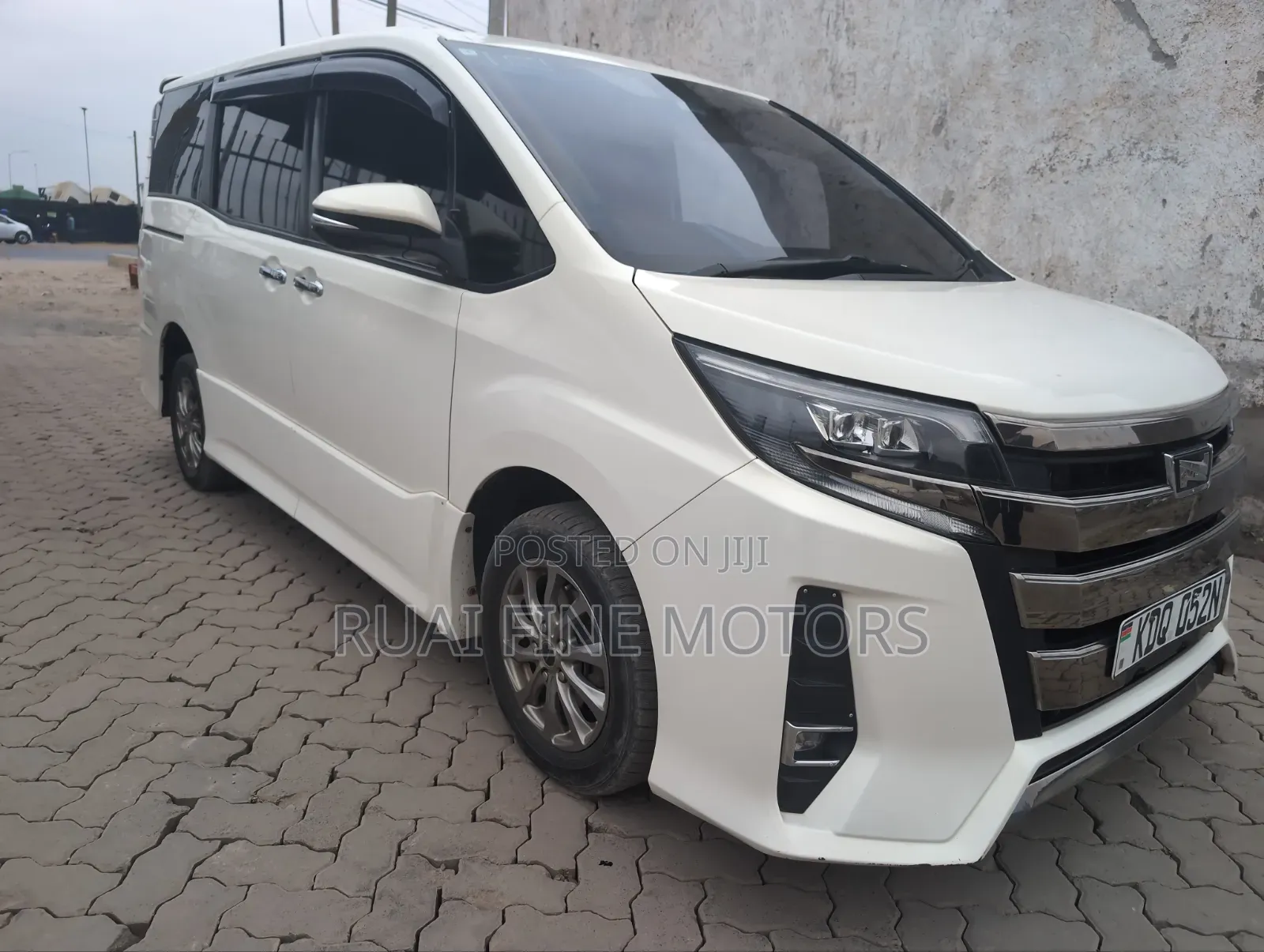 Toyota Noah 2017 White