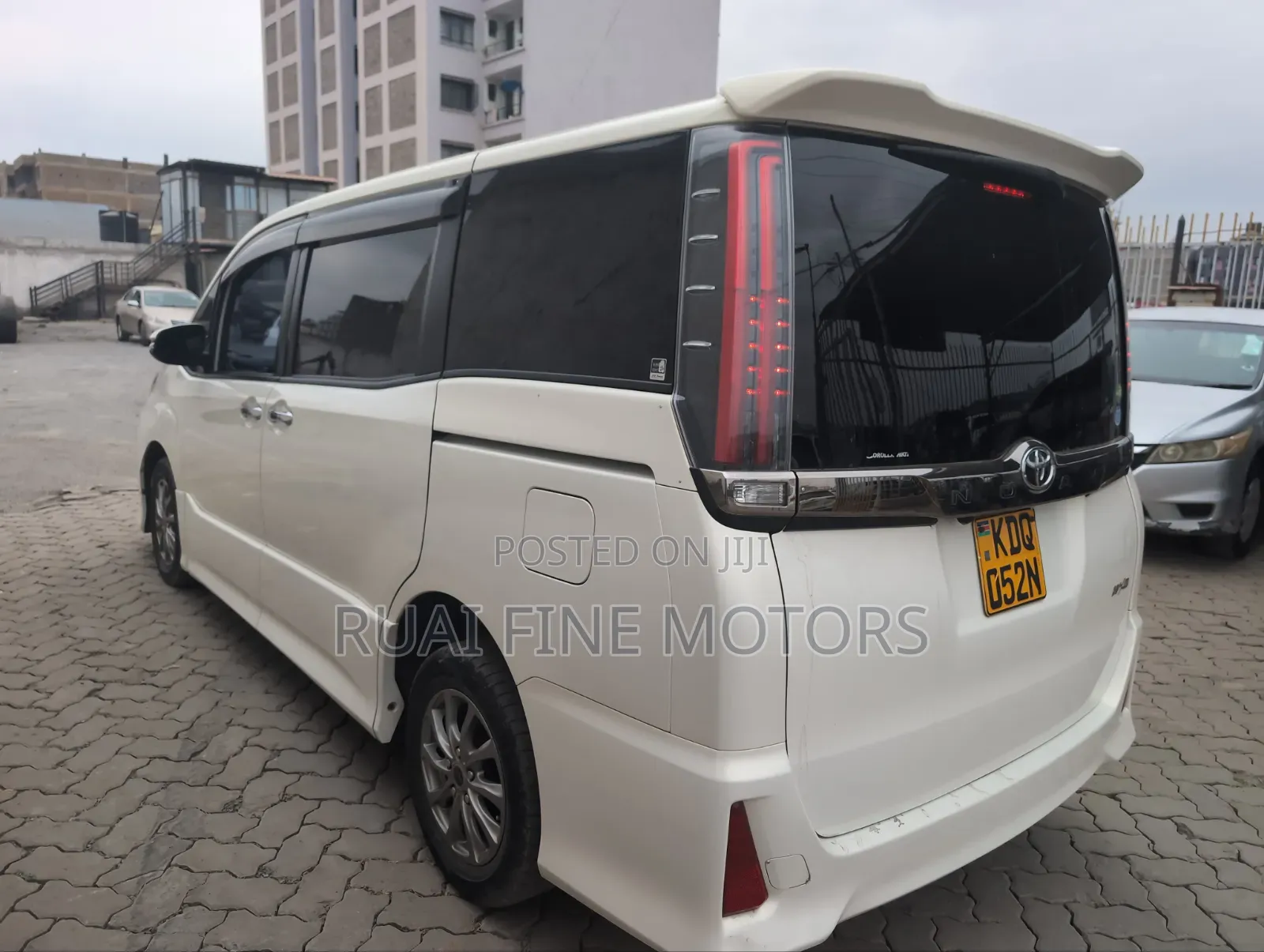 Toyota Noah 2017 White