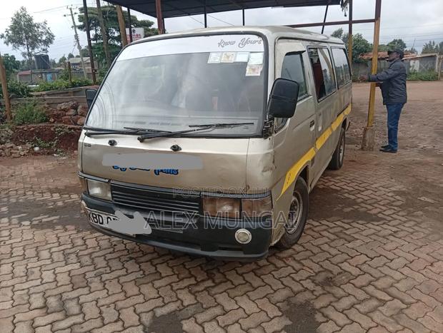 Nissan Caravan (Urvan) 2000 Grey
