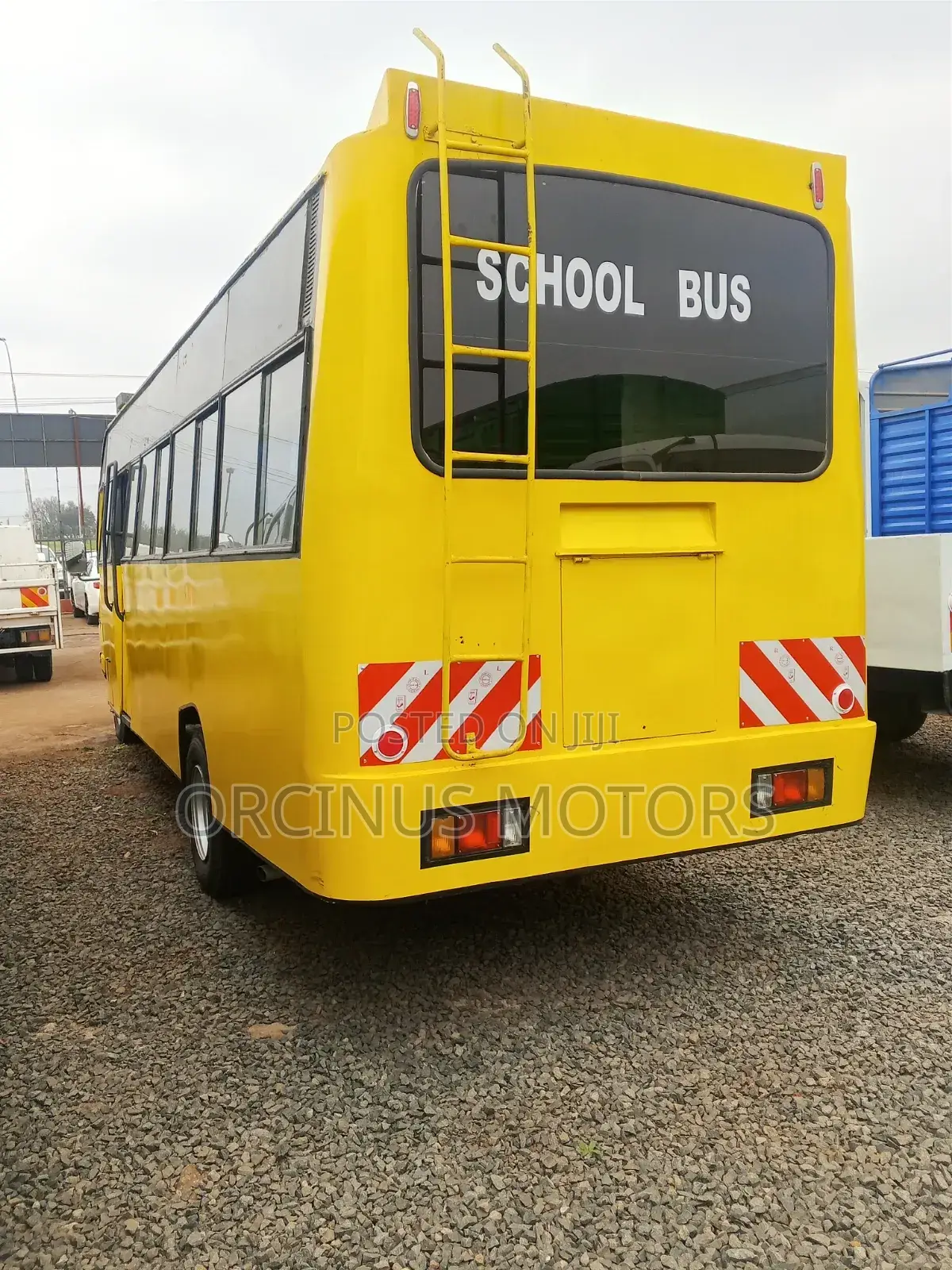 Isuzu NMR 2024 Yellow