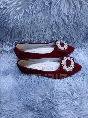 Elegant Women's Red Pearl Buckle Flat Shoes