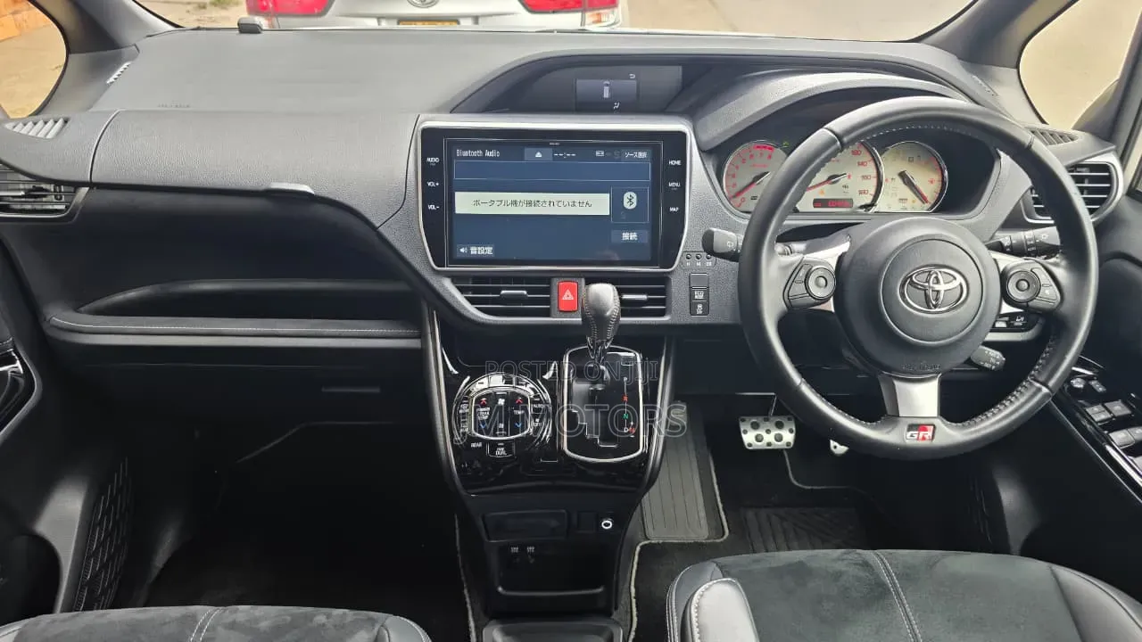 Toyota Noah 2020 Silver
