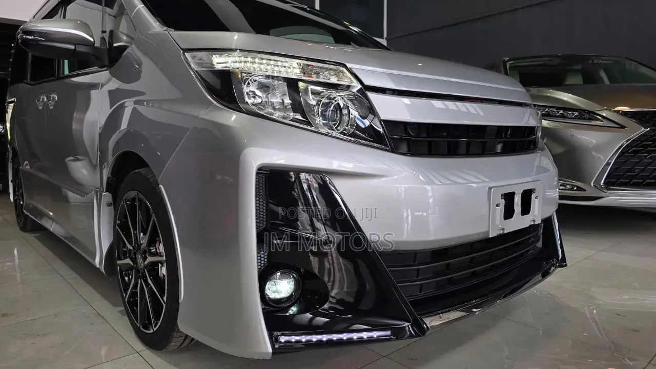 Toyota Noah 2020 Silver