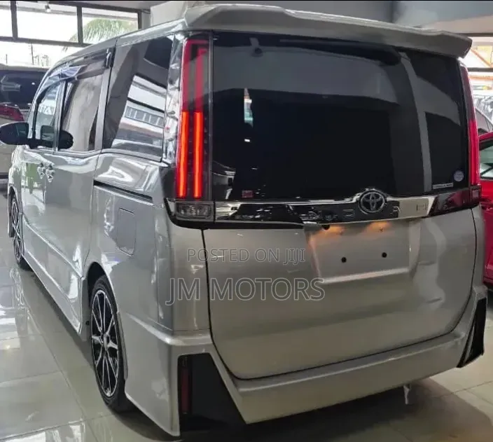 Toyota Noah 2020 Silver