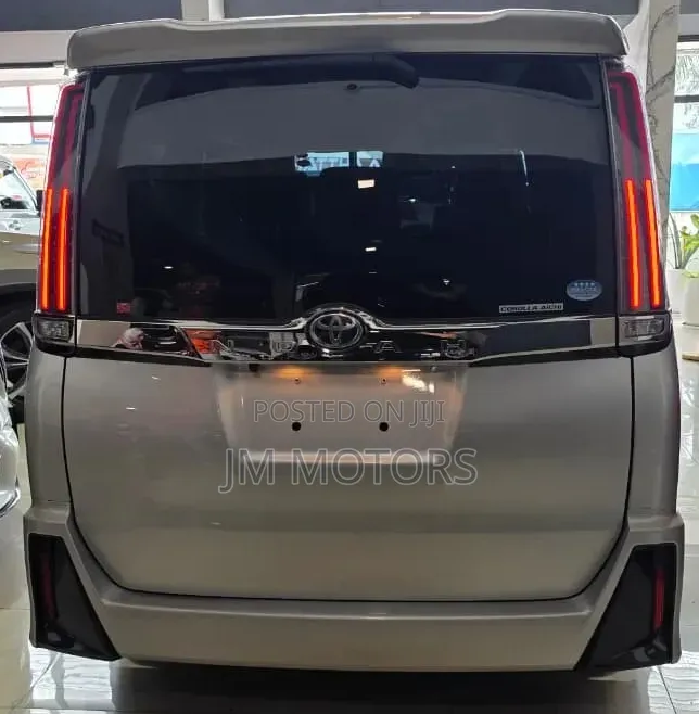 Toyota Noah 2020 Silver