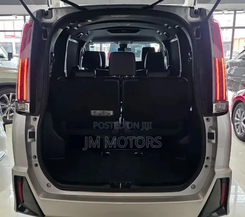 Toyota Noah 2020 Silver
