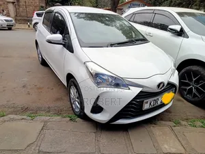 Toyota Vitz 1.3 FWD 5dr 2017 White