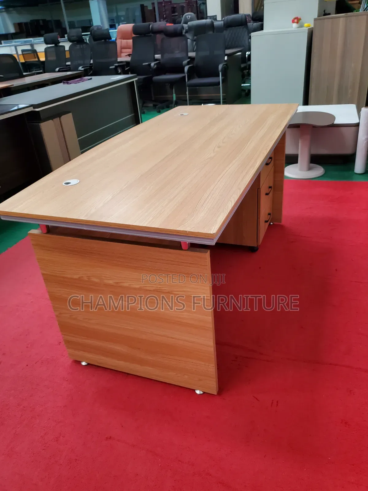 1.6M Executive Desk With Pedestal Drawers
