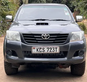 Toyota Hilux 2012 Gray