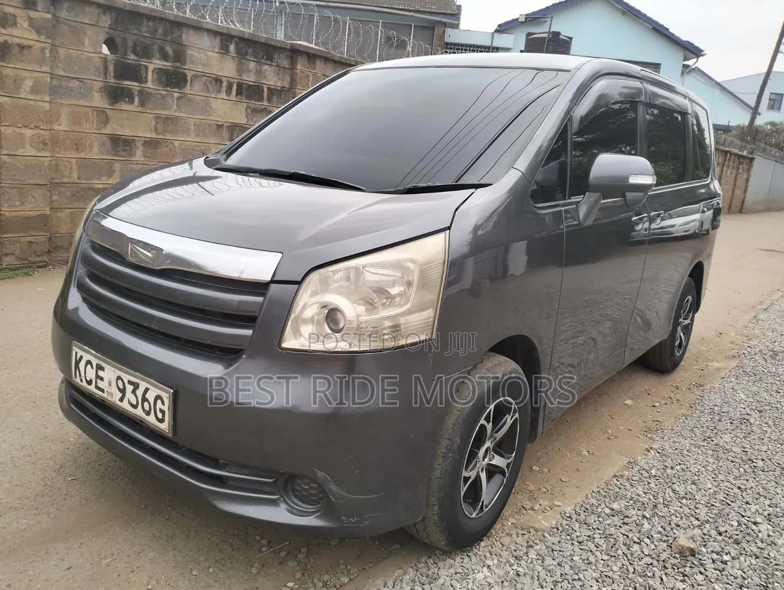 Toyota Noah 2009 Gray
