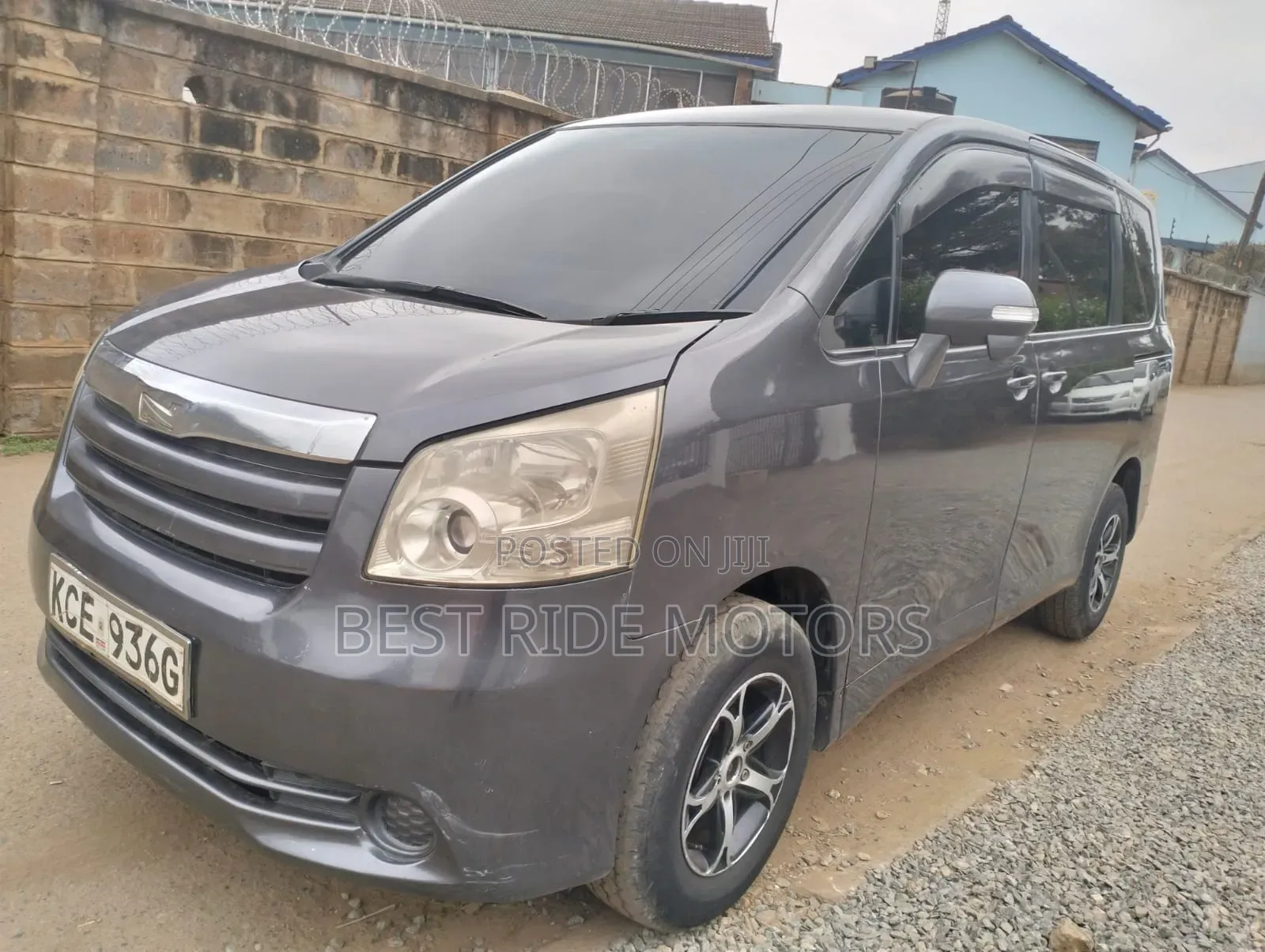 Toyota Noah 2009 Gray