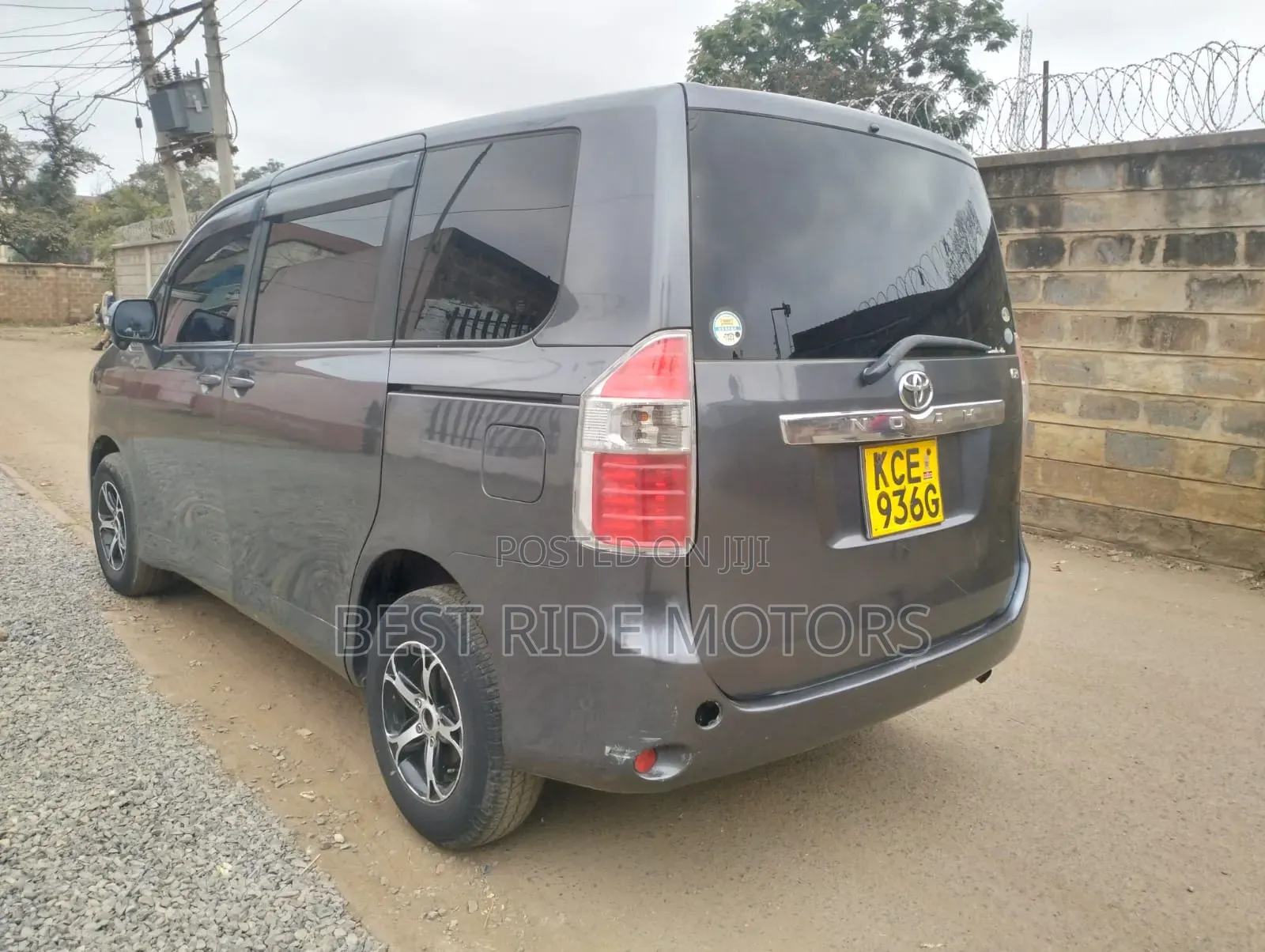 Toyota Noah 2009 Gray