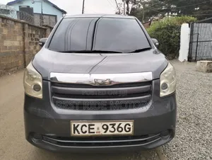 Toyota Noah 2009 Gray