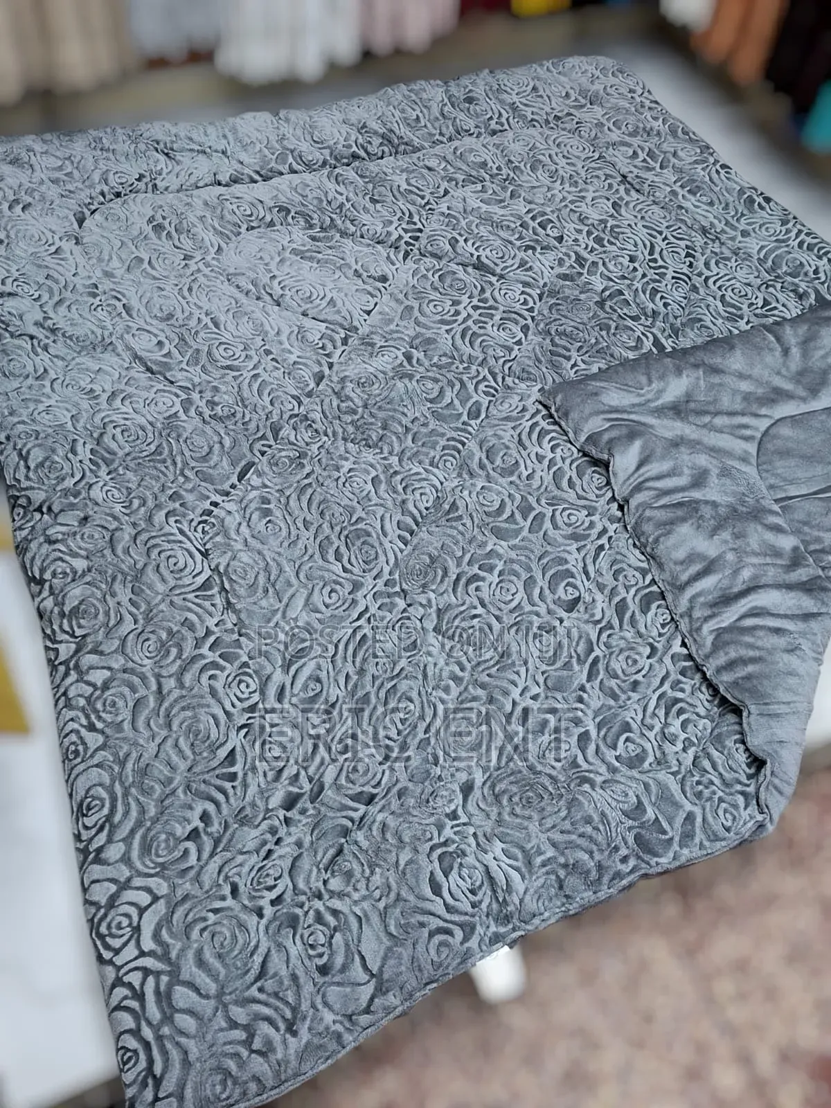 Fancy Plain Woolen Size: 6x6