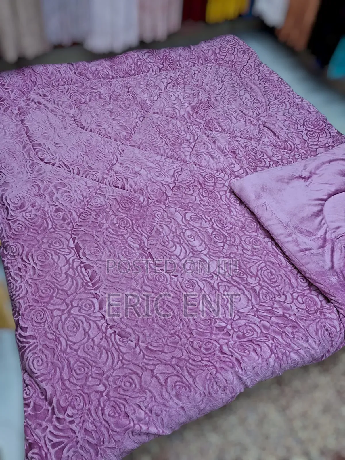 Fancy Plain Woolen Size: 6x6